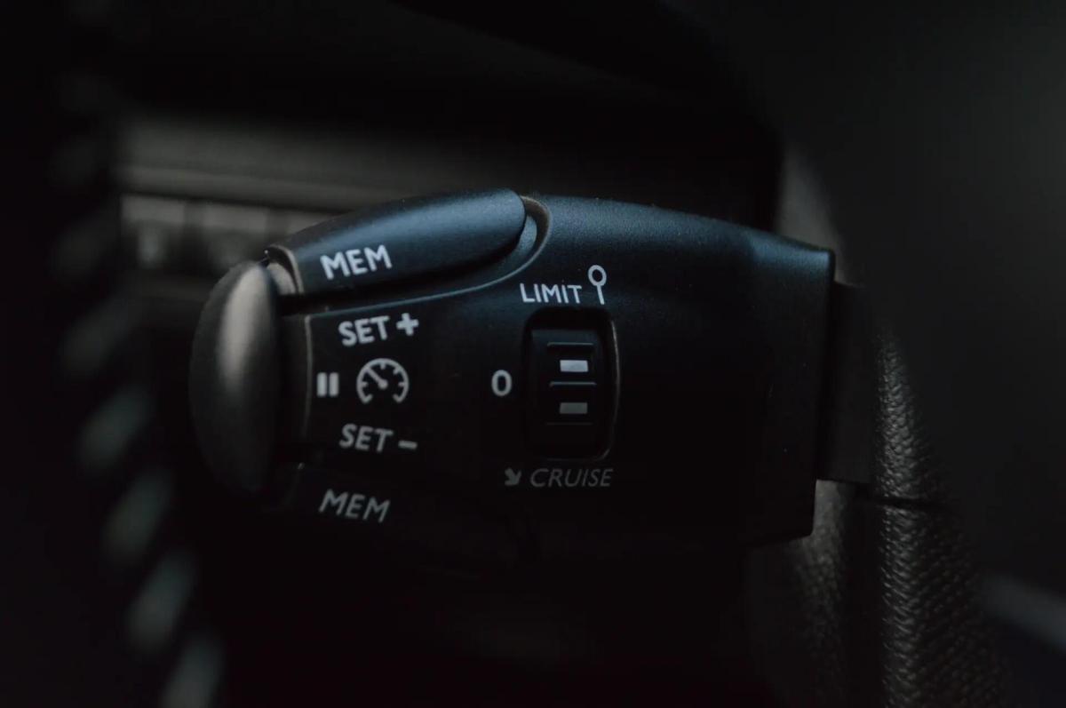 peugeot-308-sw-2017-diesel-1560cc