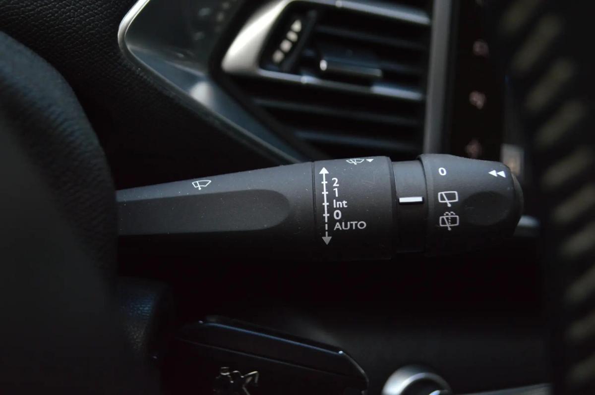peugeot-308-sw-2017-diesel-1560cc