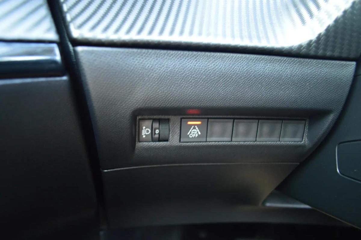 peugeot-e-2008-2022-eletrico-0cc