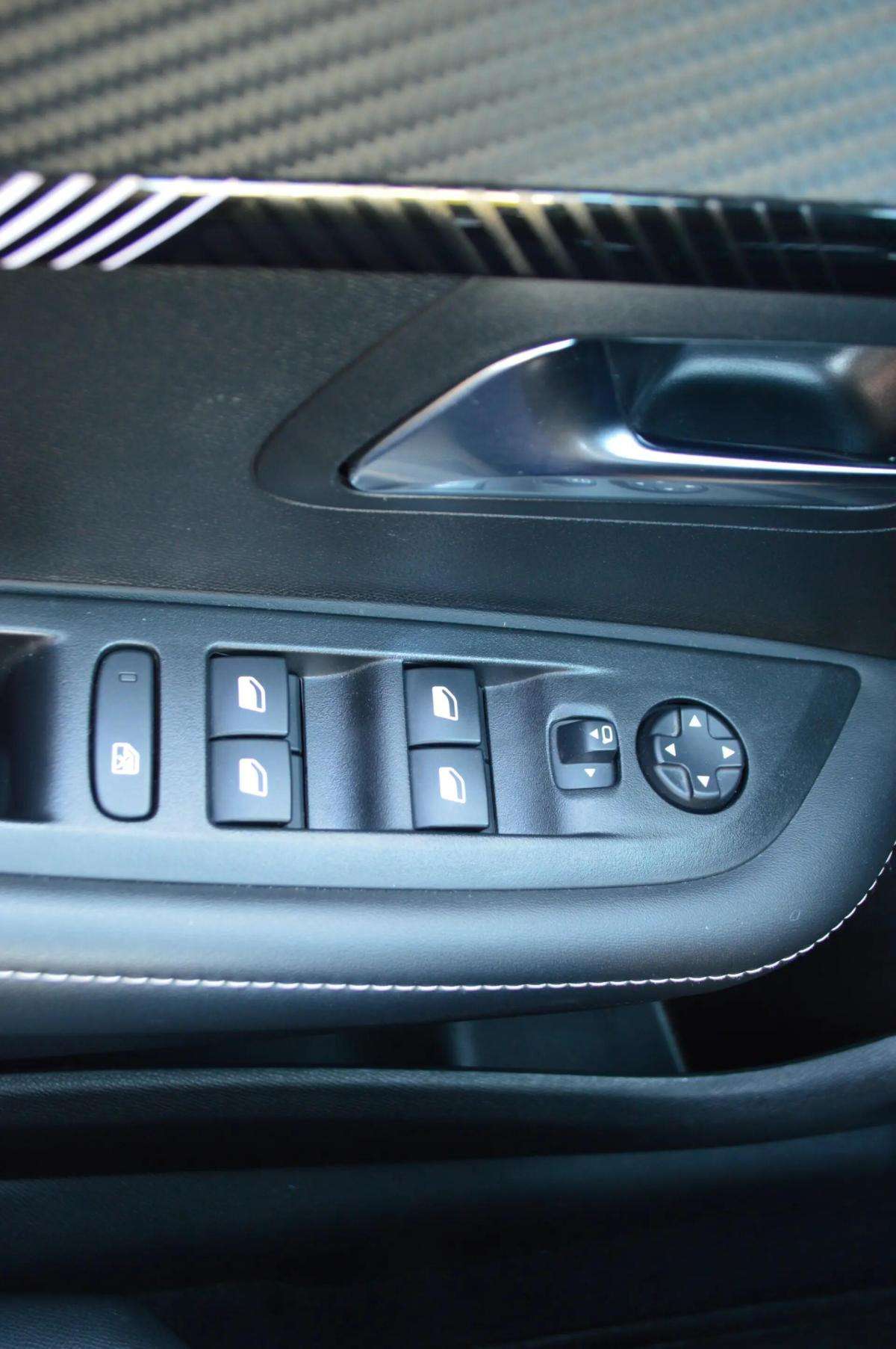 peugeot-208-2024-gasolina-1199cc