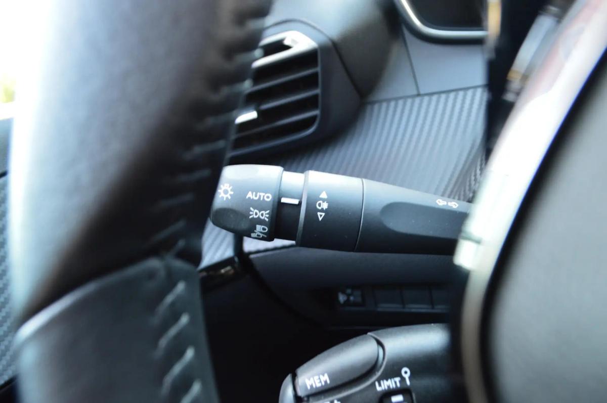 peugeot-208-2024-gasolina-1199cc
