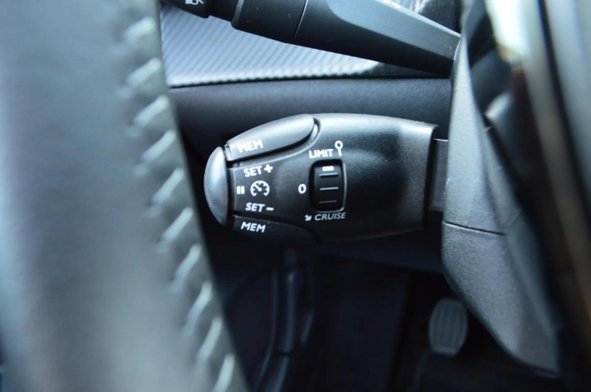 peugeot-208-2024-gasolina-1199cc