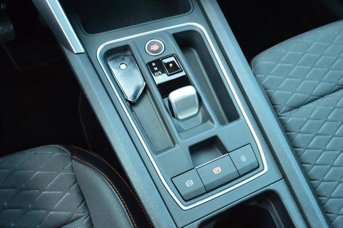 seat-leon-2025-hibrido-a-gasolina-1498cc