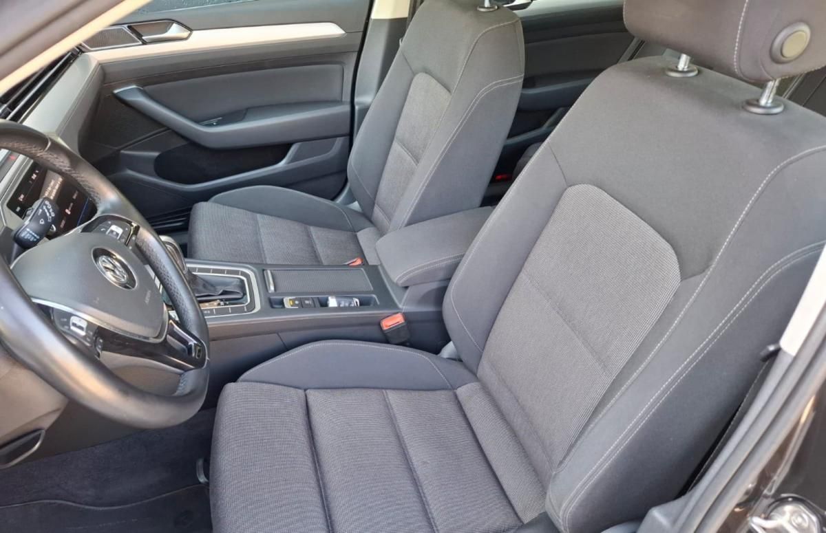 volkswagen-passat-variant-2018-diesel-1598cc