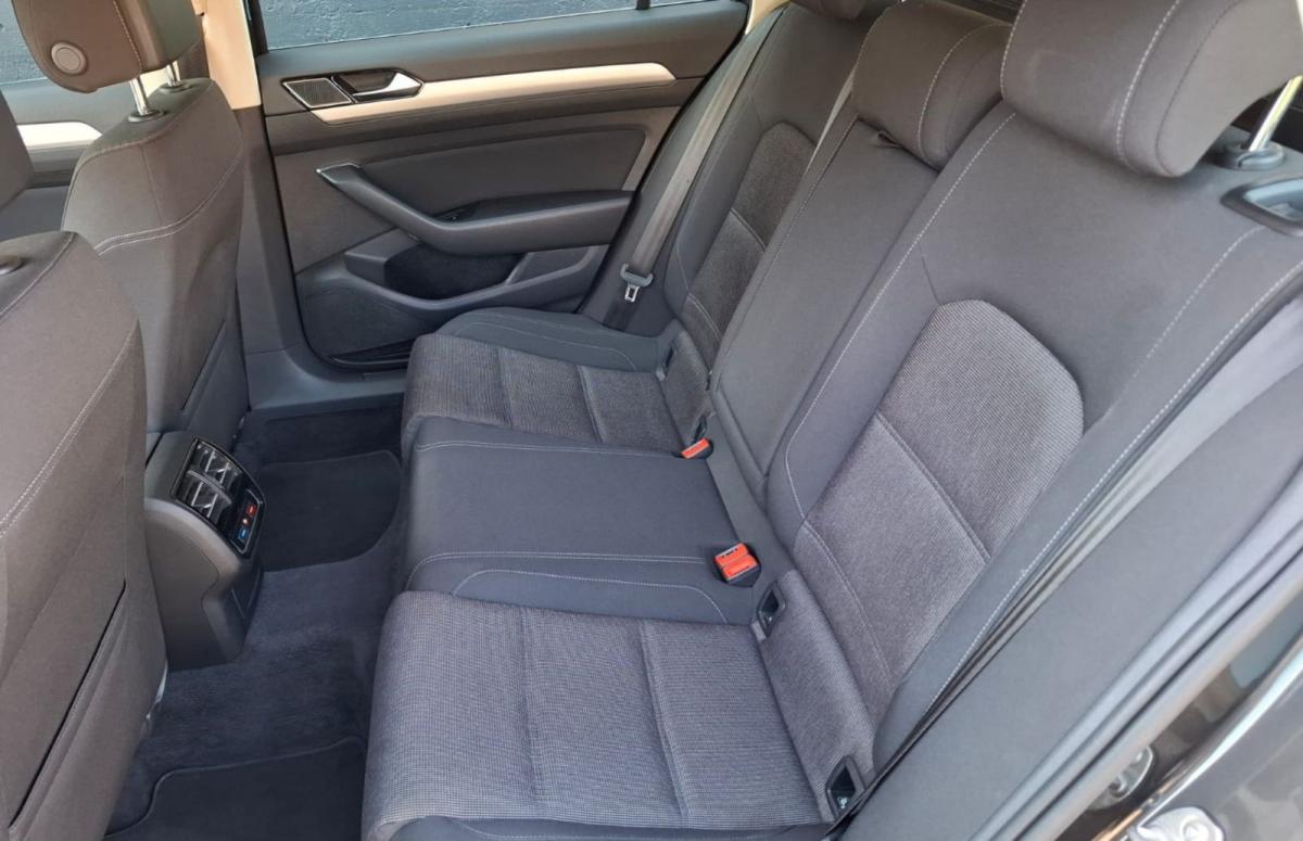 volkswagen-passat-variant-2018-diesel-1598cc