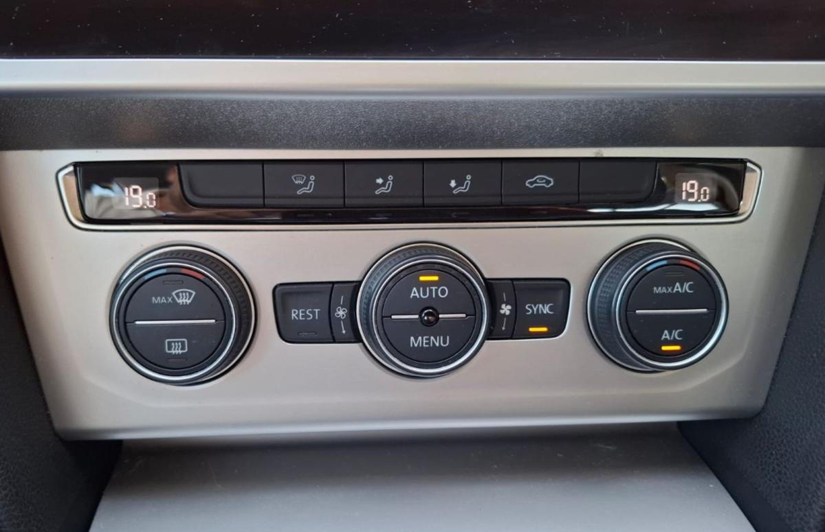 volkswagen-passat-variant-2018-diesel-1598cc