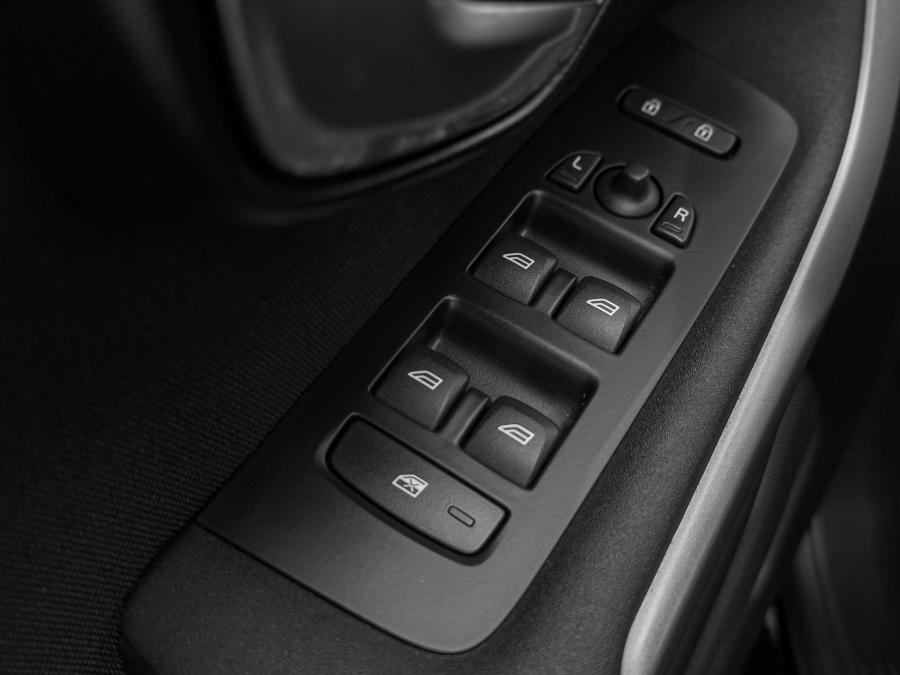 volvo-v40-2016-diesel-1969cc