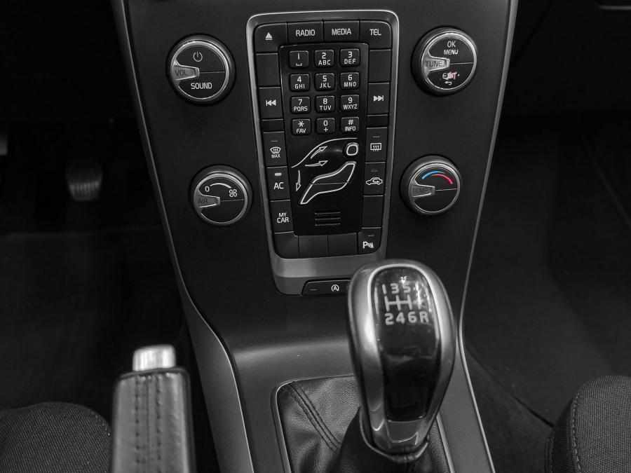 volvo-v40-2016-diesel-1969cc