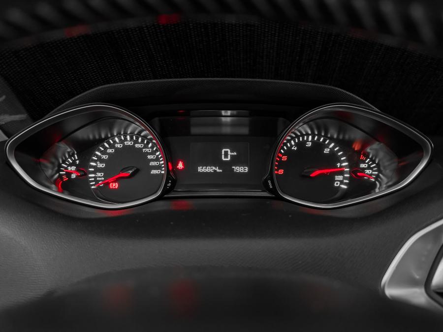 peugeot-308-sw-2018-diesel-1560cc