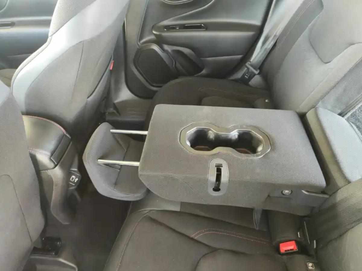 jeep-renegade-4xe-240-2022-gasolina-1332cc