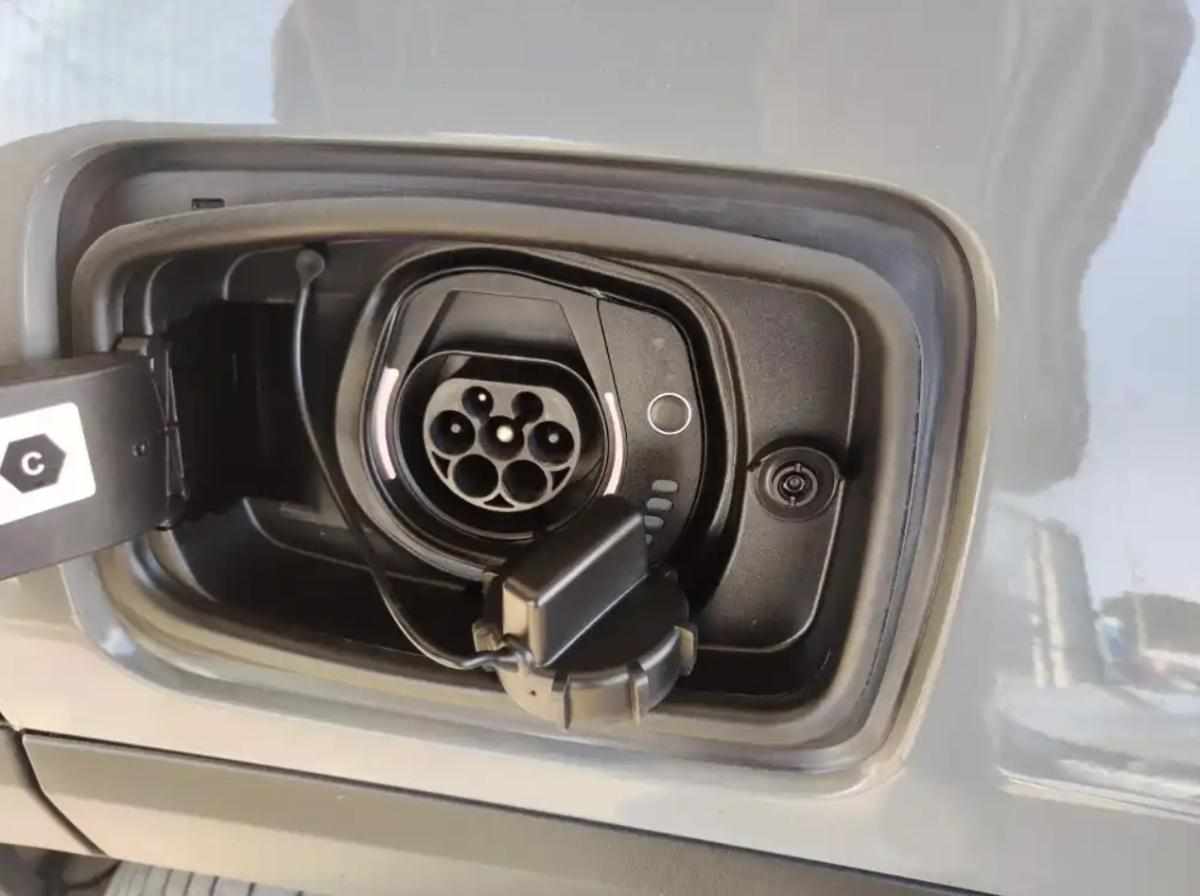 jeep-renegade-4xe-240-2022-gasolina-1332cc