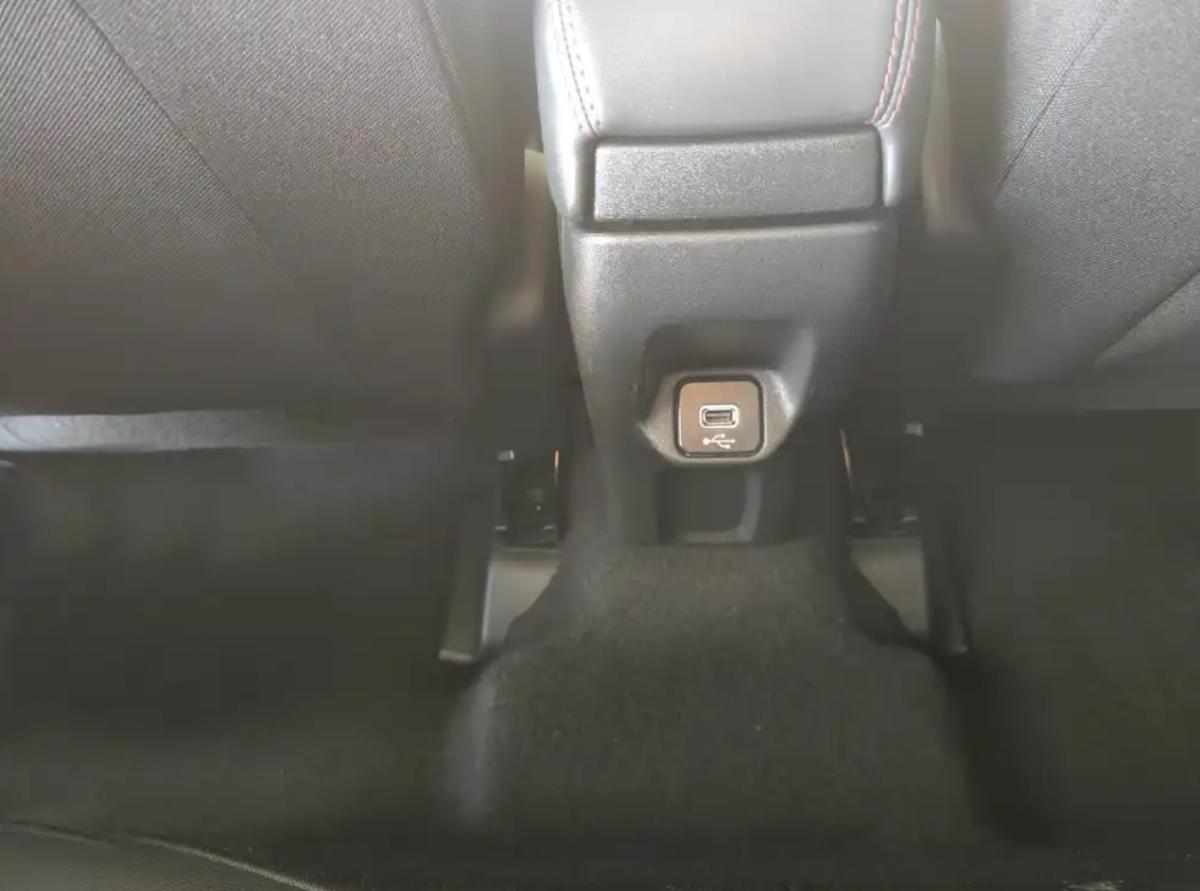 jeep-renegade-4xe-240-2022-gasolina-1332cc