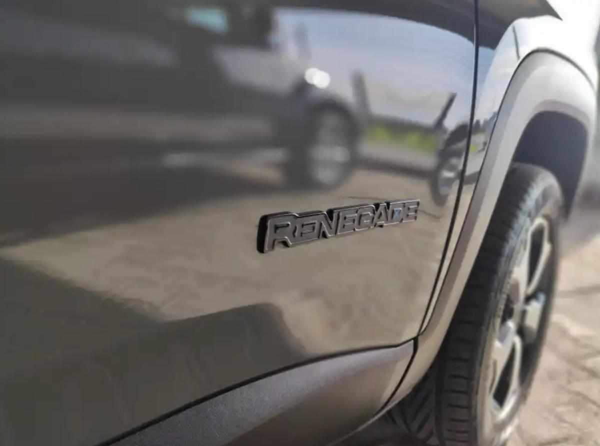 jeep-renegade-4xe-240-2022-gasolina-1332cc