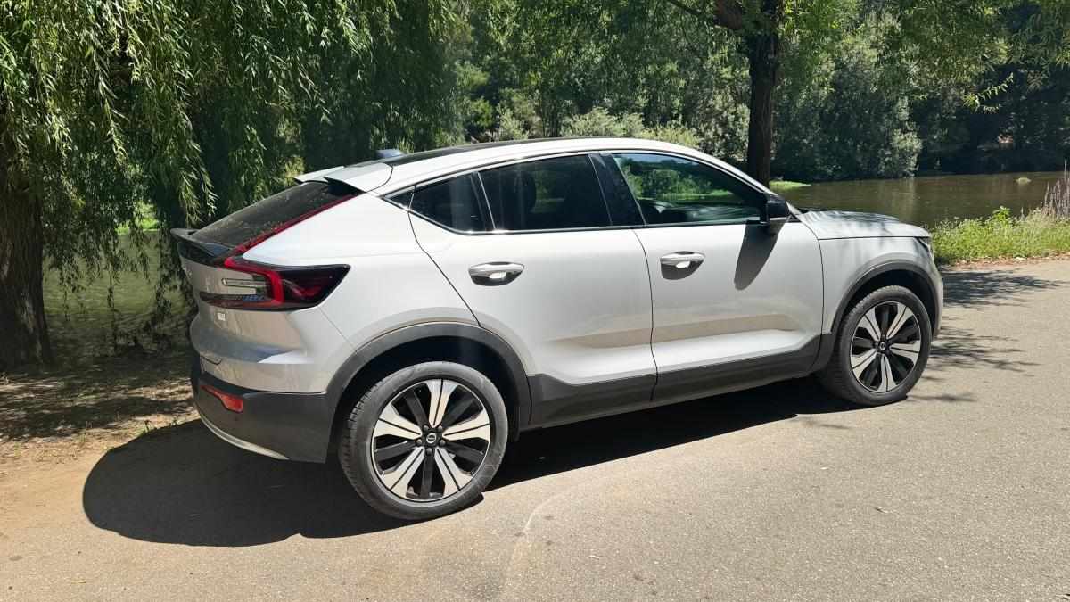 volvo-c40-recharge-pure-electric-2022-eletrico