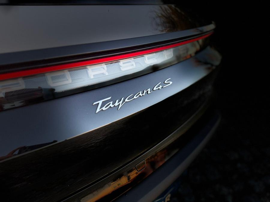 porsche-taycan-2020-eletrico-0cc