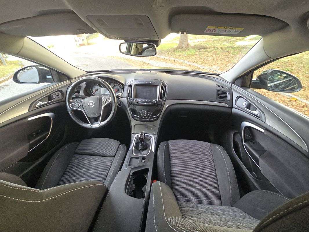 opel-insignia-sports-tourer-2015-diesel-1598cc