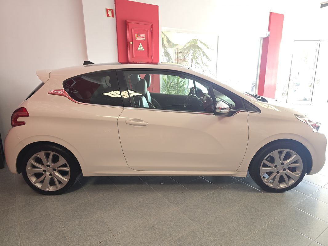 peugeot-208-2013-gasolina-1598cc