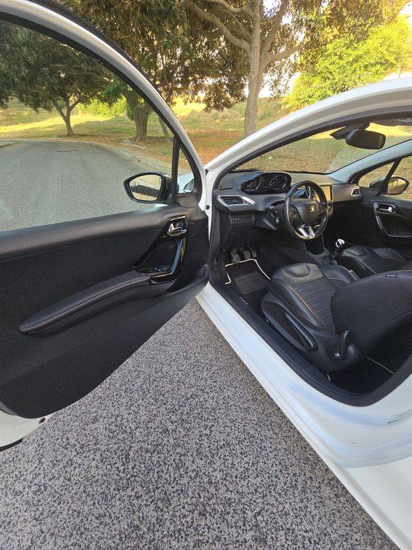 peugeot-208-2013-gasolina-1598cc