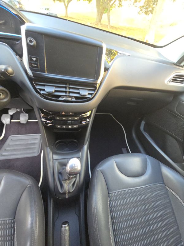 peugeot-208-2013-gasolina-1598cc