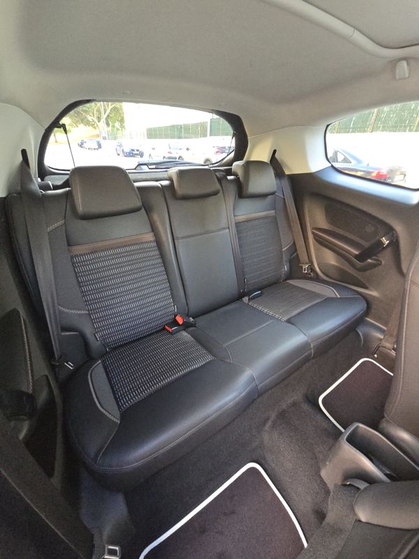 peugeot-208-2013-gasolina-1598cc
