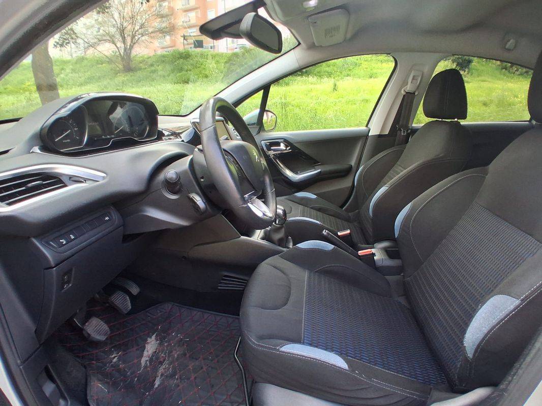 peugeot-208-2013-gasolina-1199cc