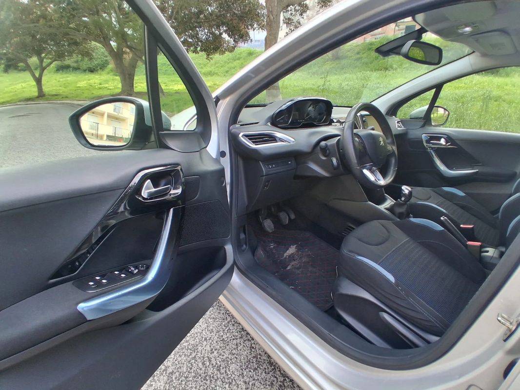 peugeot-208-2013-gasolina-1199cc