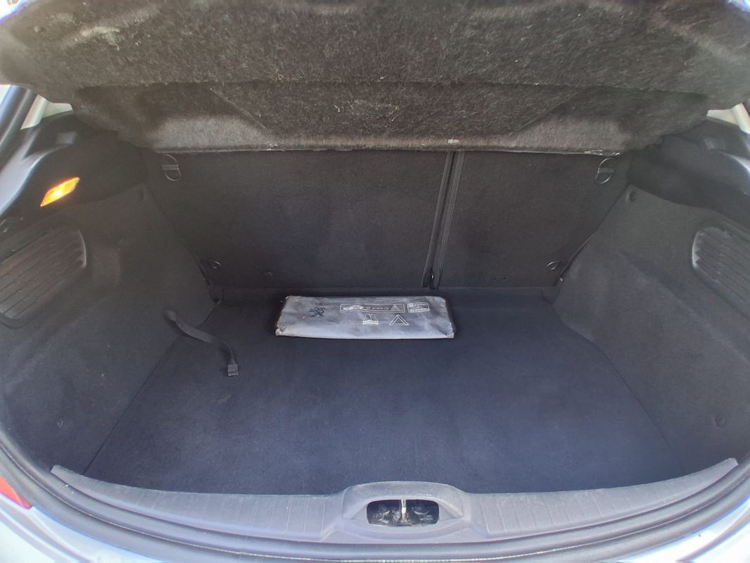 peugeot-208-2013-gasolina-1199cc