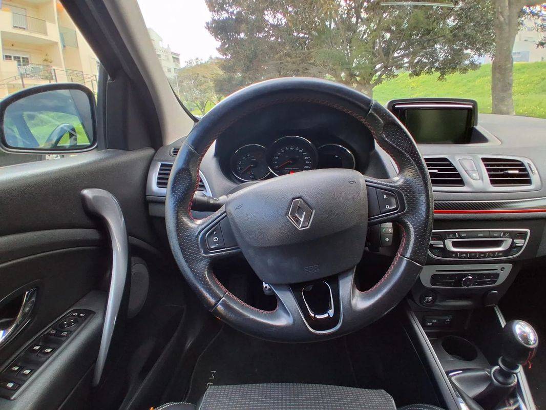 renault-megane-sport-tourer-2015-diesel-1461cc