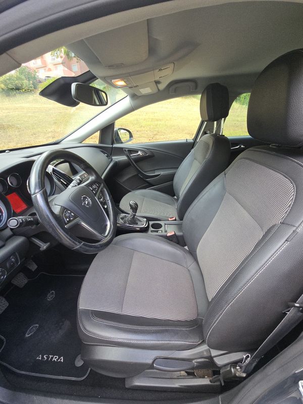 opel-astra-sport-tourer-2016-diesel-1598cc