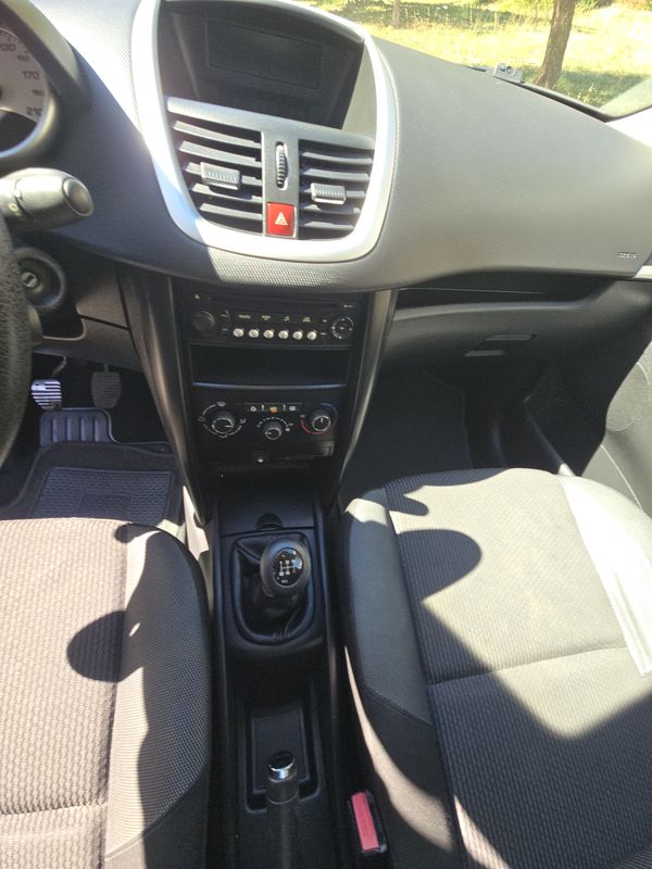 peugeot-207-2010-gasolina-1360cc