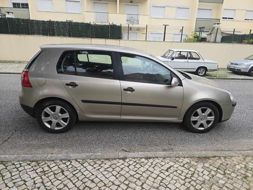 volkswagen-golf-2005-diesel-1896cc