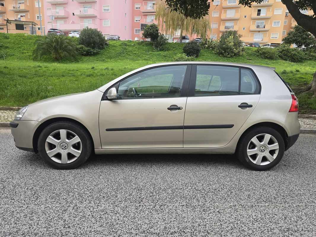 volkswagen-golf-2005-diesel-1896cc