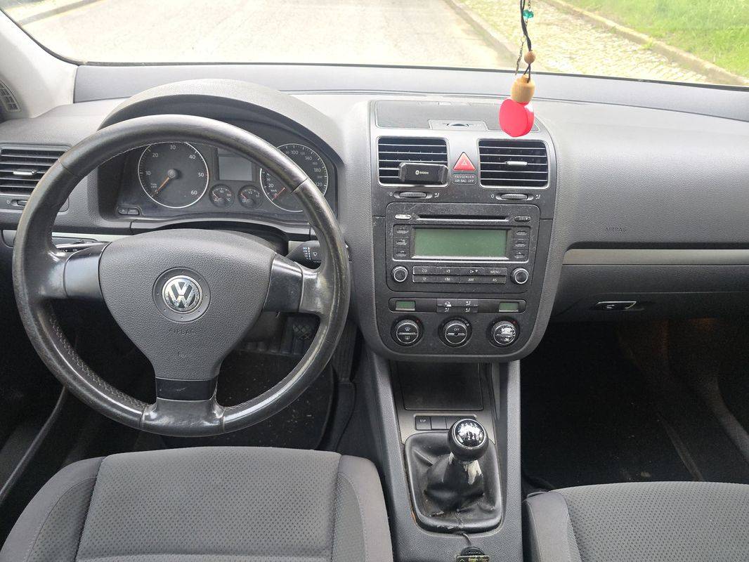 volkswagen-golf-2005-diesel-1896cc
