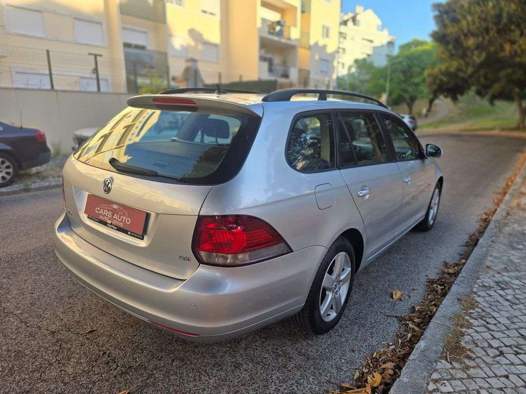 volkswagen-golf-variant-2011-diesel-1598cc