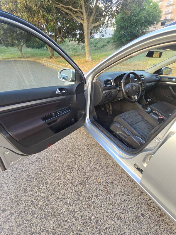 volkswagen-golf-variant-2011-diesel-1598cc