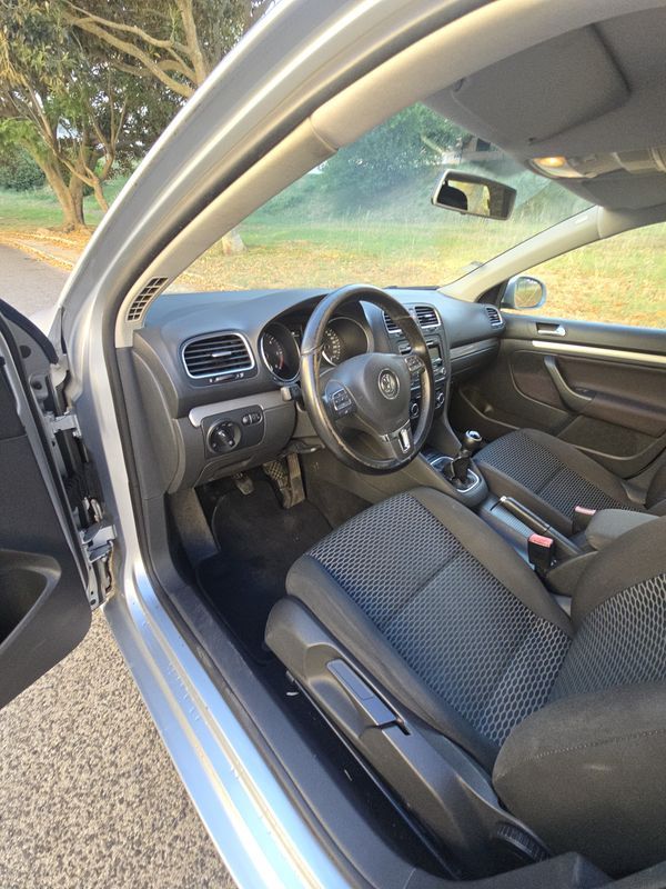 volkswagen-golf-variant-2011-diesel-1598cc