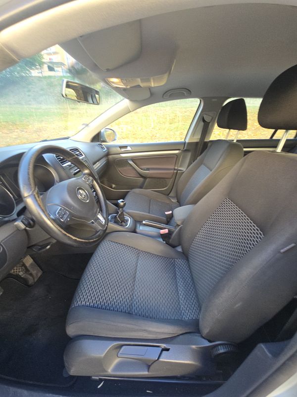 volkswagen-golf-variant-2011-diesel-1598cc