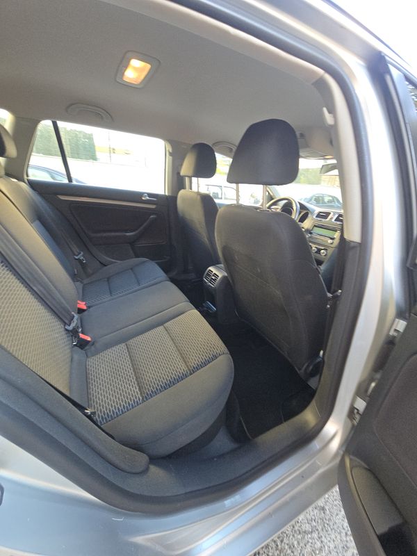 volkswagen-golf-variant-2011-diesel-1598cc