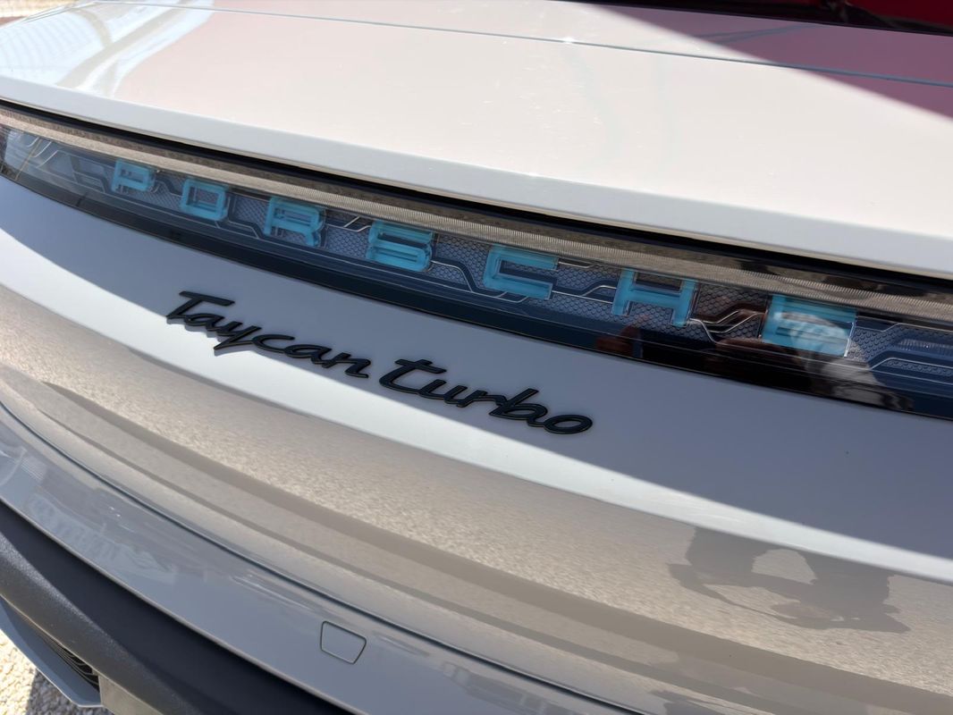 porsche-taycan-2022-eletrico-0cc