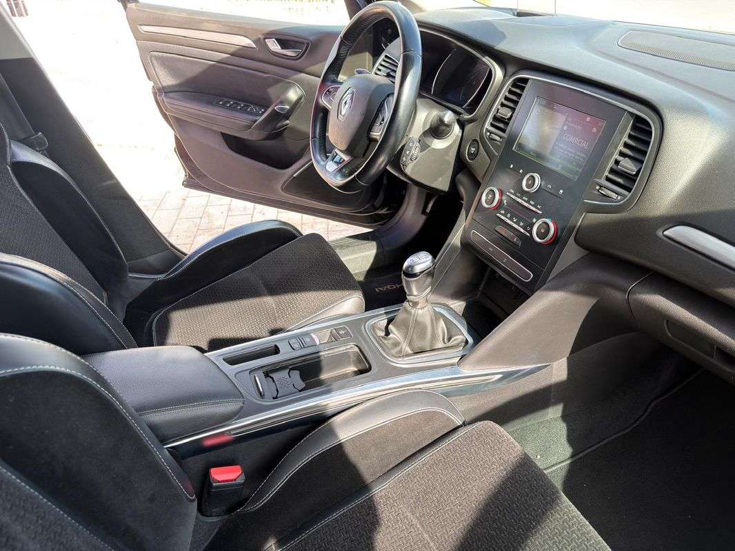 renault-megane-sport-tourer-2018-diesel-1461cc
