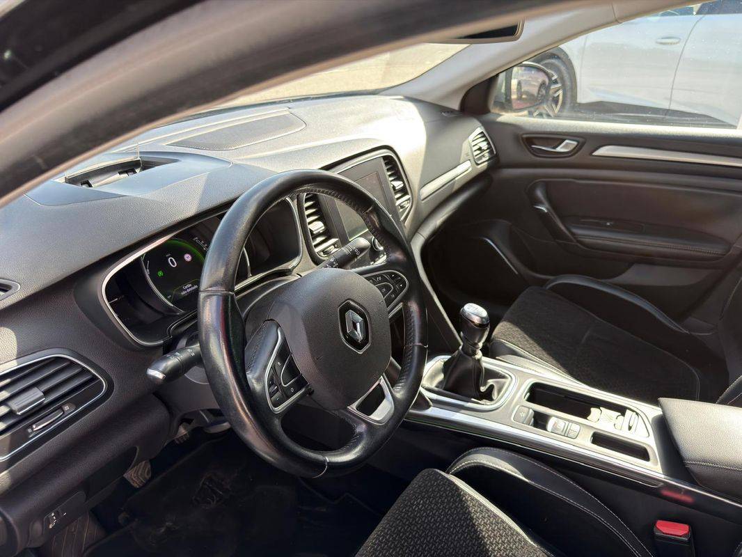 renault-megane-sport-tourer-2018-diesel-1461cc