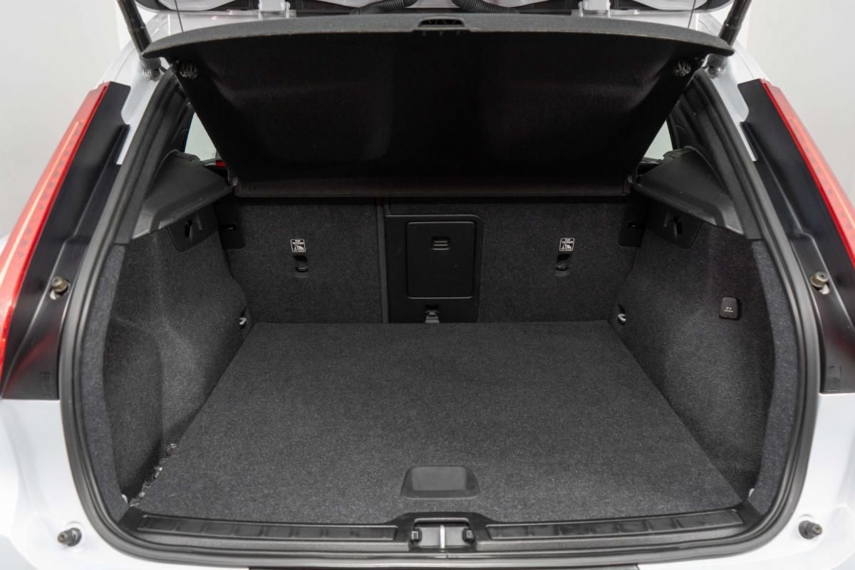 volvo-xc40-2022-hibrido-a-gasolina-1477cc