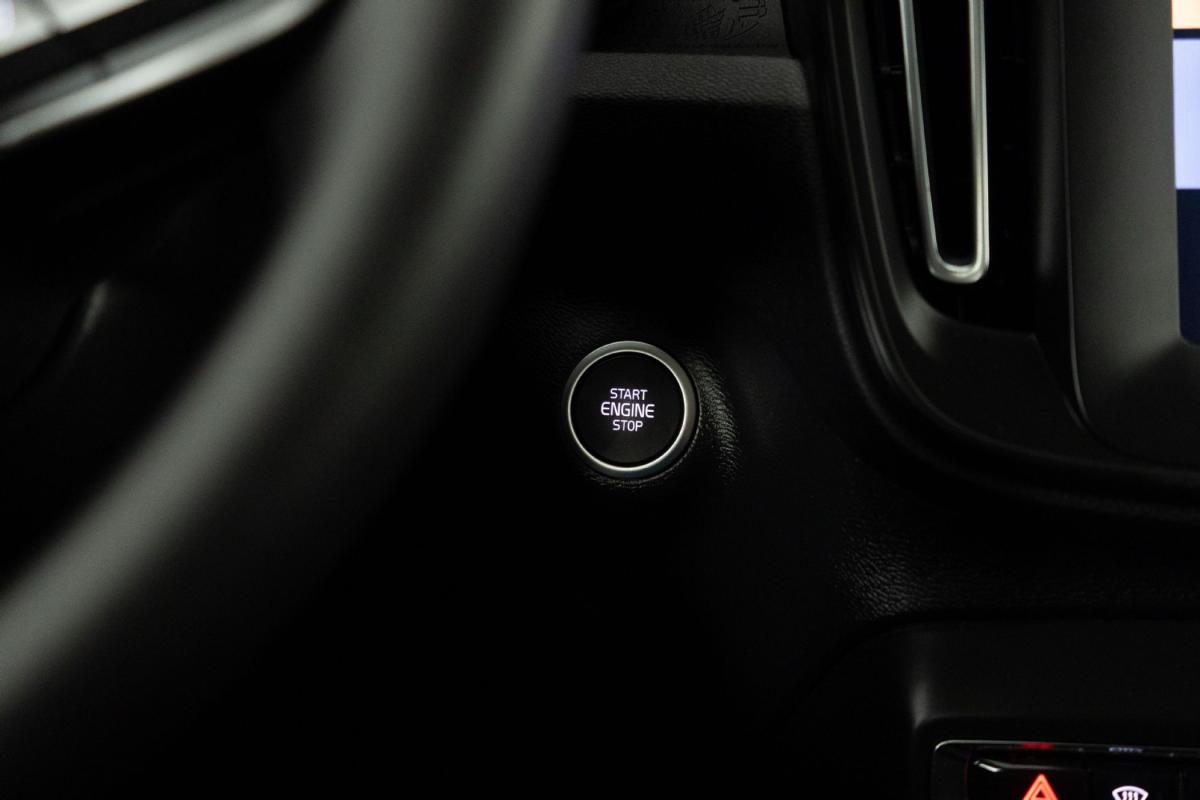 volvo-xc40-2023-hibrido-a-gasolina-1477cc