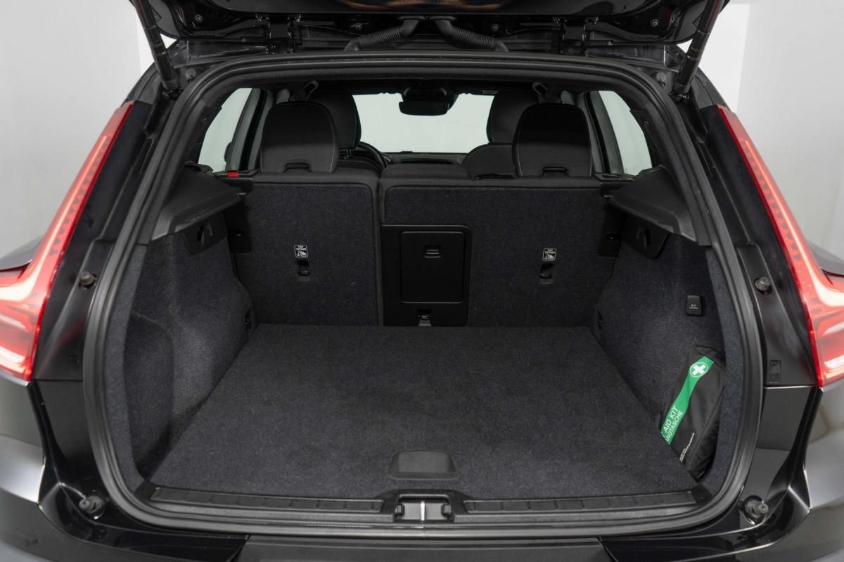 volvo-xc40-2023-hibrido-a-gasolina-1477cc
