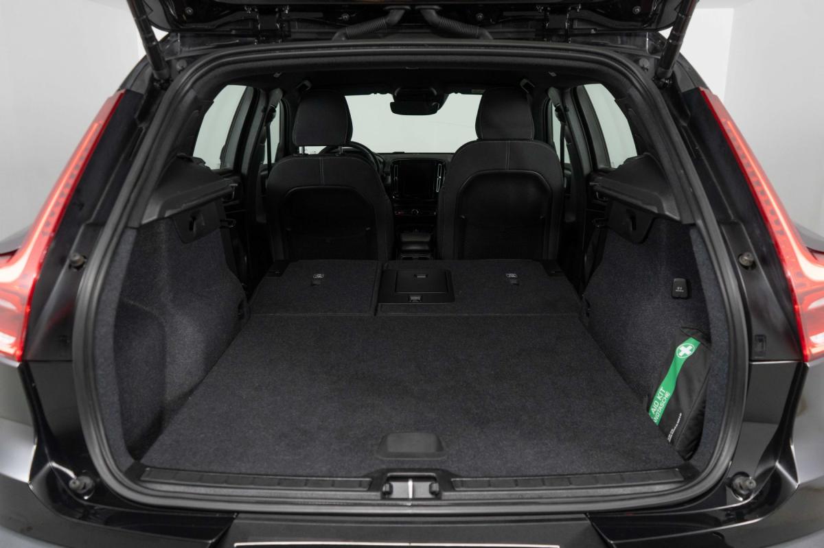 volvo-xc40-2023-hibrido-a-gasolina-1477cc