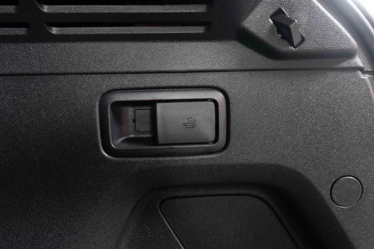 peugeot-3008-2023-hibrido-a-gasolina-1598cc