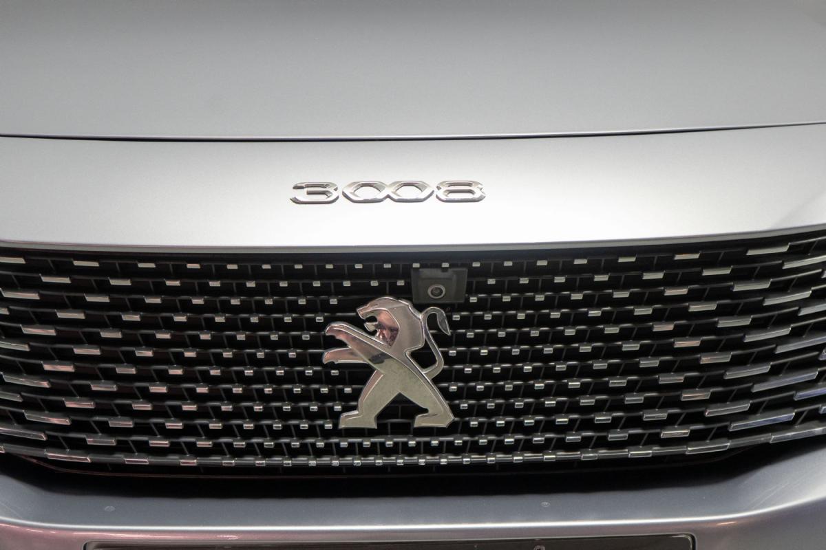 peugeot-3008-2023-hibrido-a-gasolina-1598cc