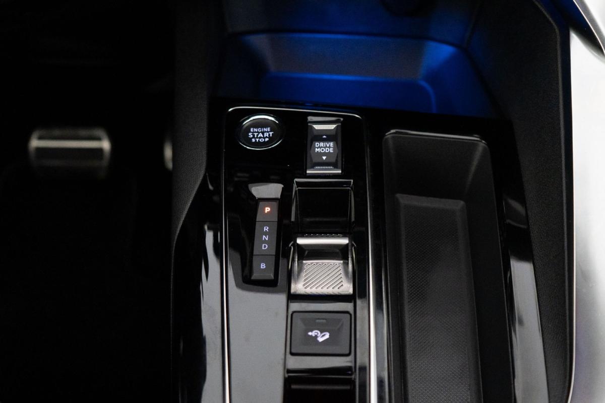peugeot-3008-2023-hibrido-a-gasolina-1598cc