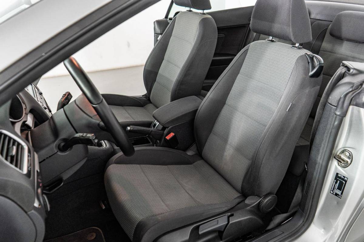 volkswagen-golf-cabriolet-2011-diesel-1598cc