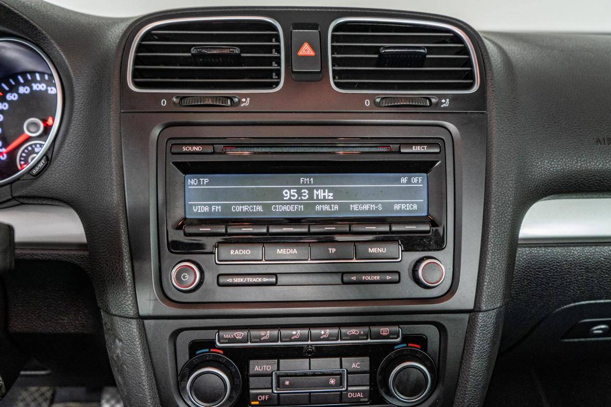 volkswagen-golf-cabriolet-2011-diesel-1598cc